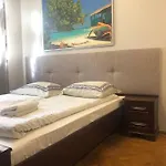 P&j Sw. Krzyza Apartman Krakkó