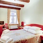 Apartman P&j Sw. Krzyza Krakkó