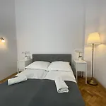 P&j Sw. Krzyza * 크라쿠프