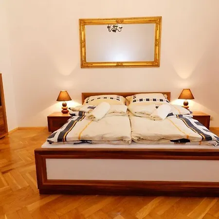 P&j Sw. Krzyza Krakow